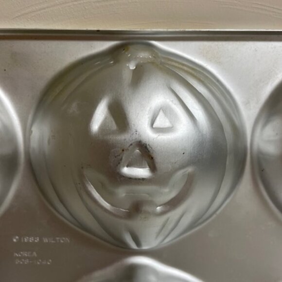 Wilton Mini Pumpkin Cake Pan - Vintage - Picture 7 of 8